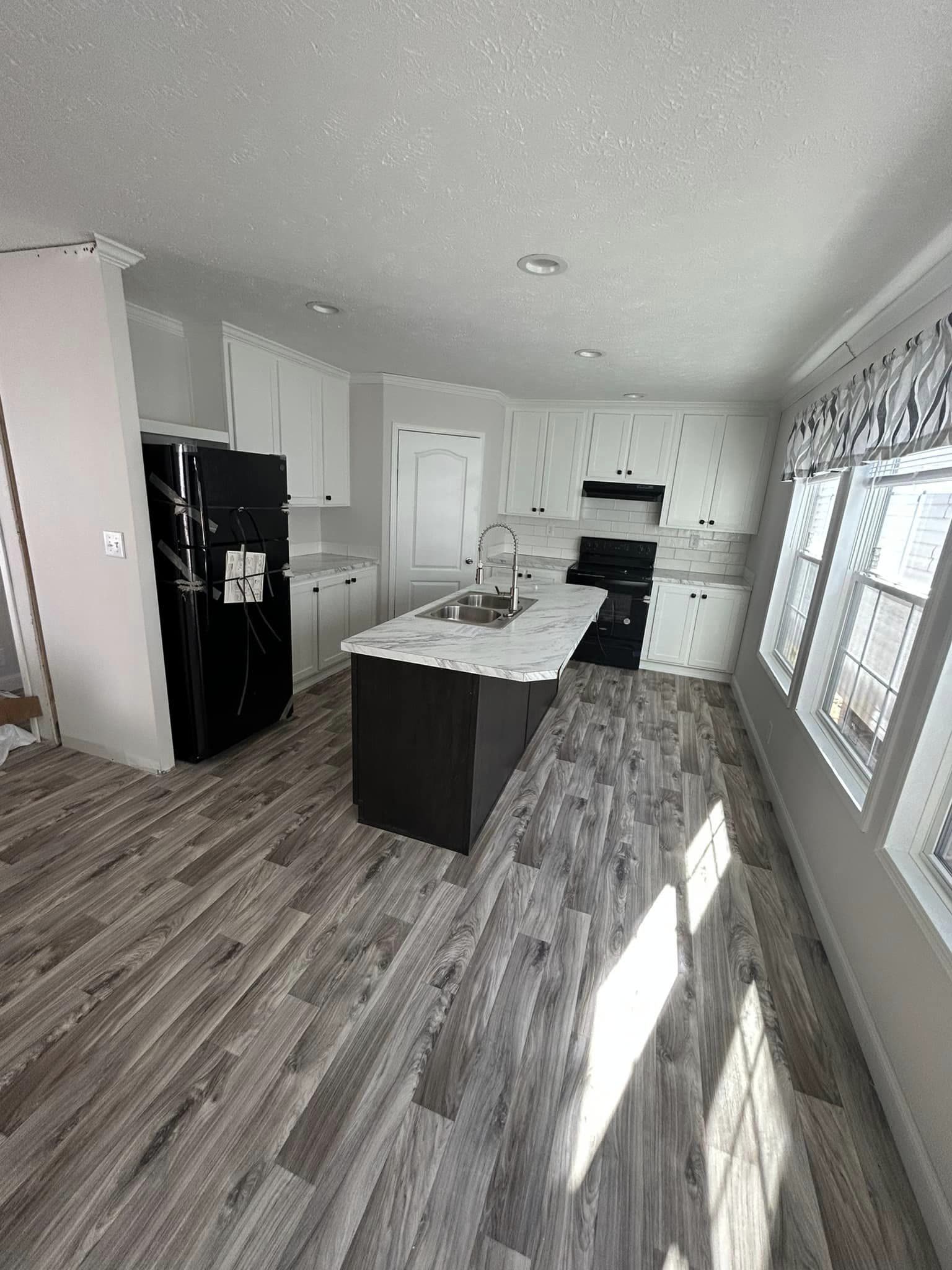 Country Manor 28563M