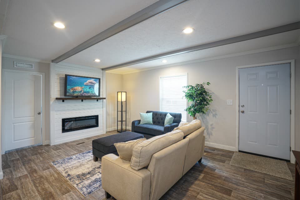 Palm Harbor 28563T, photograph 1